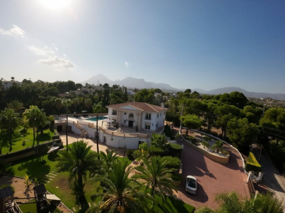 6-bedroom Villa In Altea, Spain (2.147 M²)