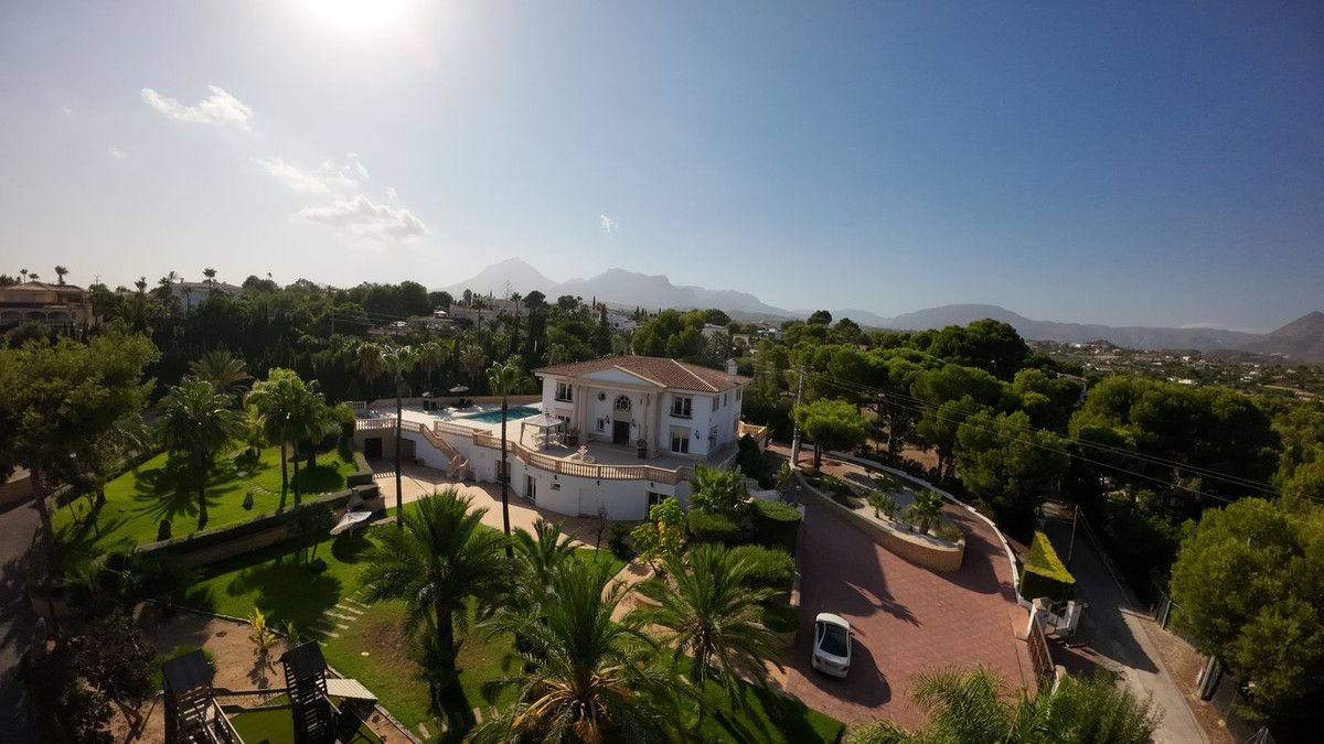 6-bedroom Villa In Altea, Spain (2.147 M²)