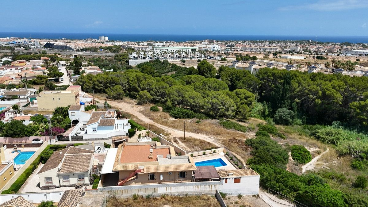 5-bedroom Villa In Orihuela Costa, Spain (238 M²)