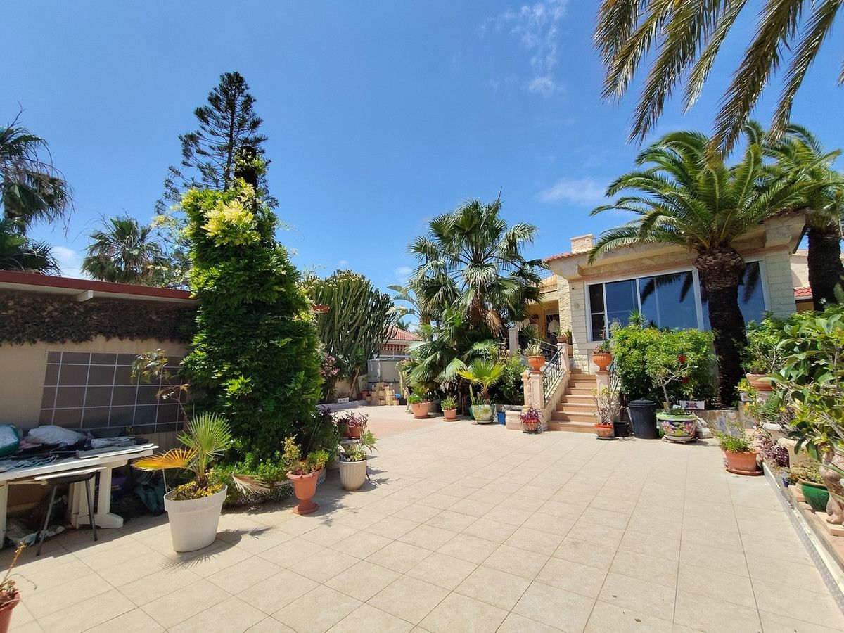 3-bedroom Villa In Rojales, Spain (140 M²)