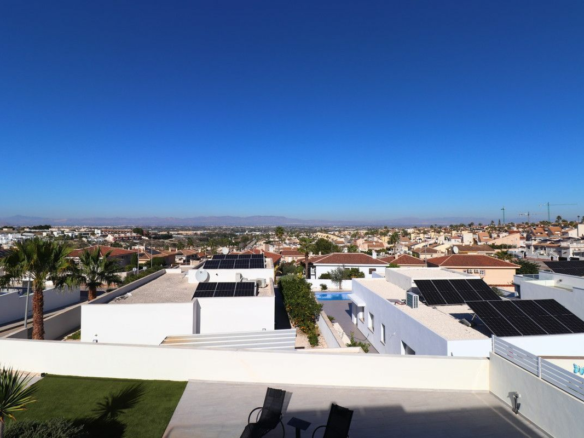 3-bedroom Villa In Benijofar, Spain (182 M²)