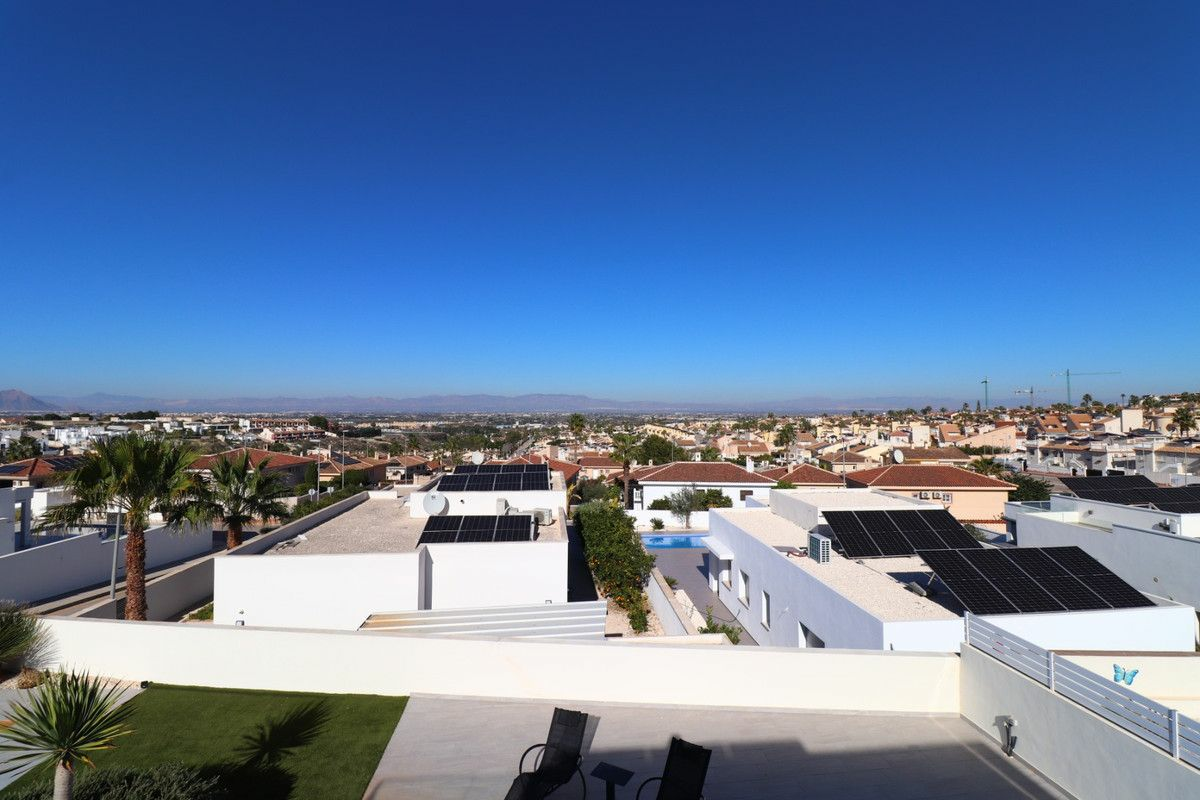 3-bedroom Villa In Benijofar, Spain (182 M²)