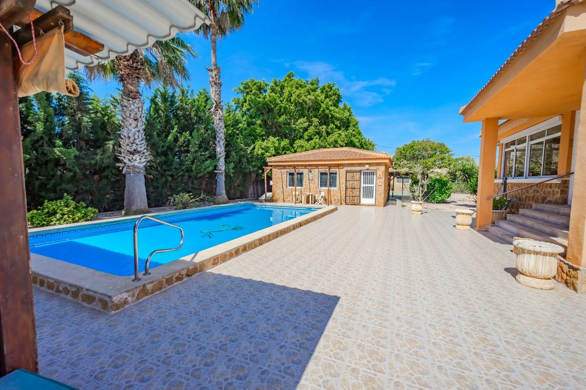 5-bedroom Villa In Rojales, Spain (195 M²)