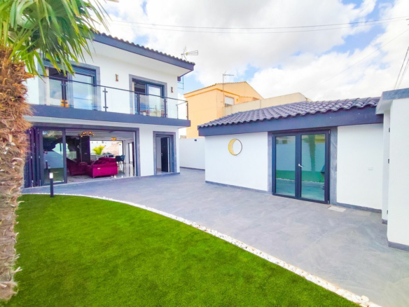 5-bedroom House In Los Urrutias, Spain (157 M²)