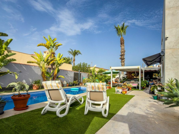 2-bedroom Villa In Torrevieja, Spain (130 M²)