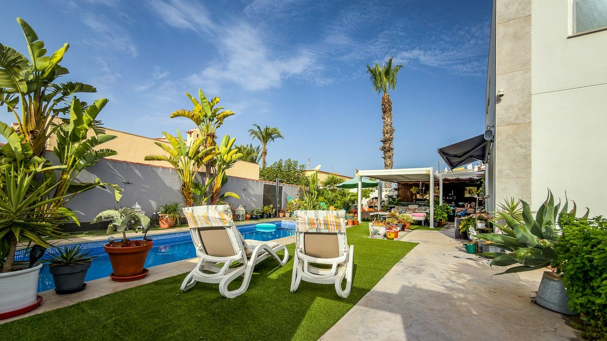 2-bedroom Villa In Torrevieja, Spain (130 M²)