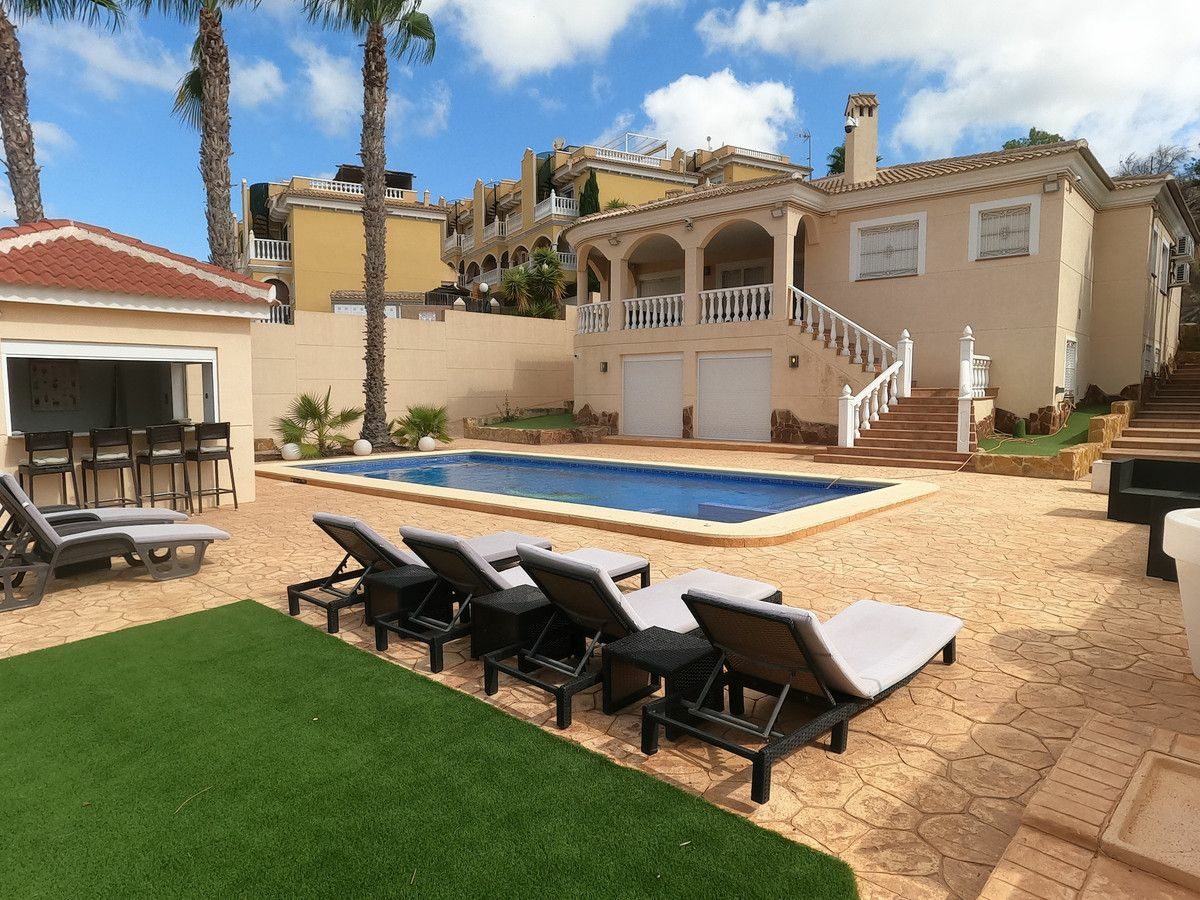 5-bedroom Villa In Algorfa, Spain (300 M²)