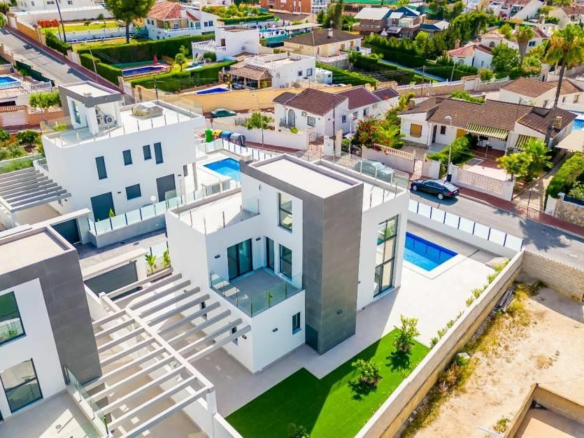 3-bedroom House In Orihuela, Spain (190 M²)