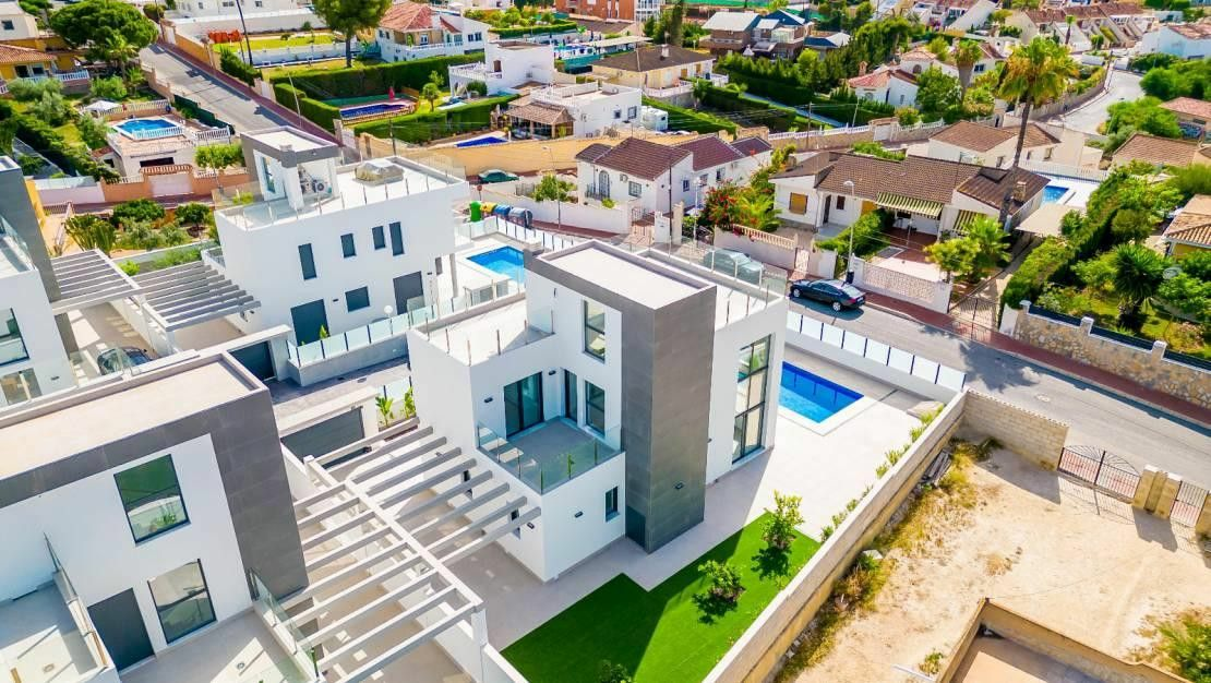 3-bedroom House In Orihuela, Spain (190 M²)