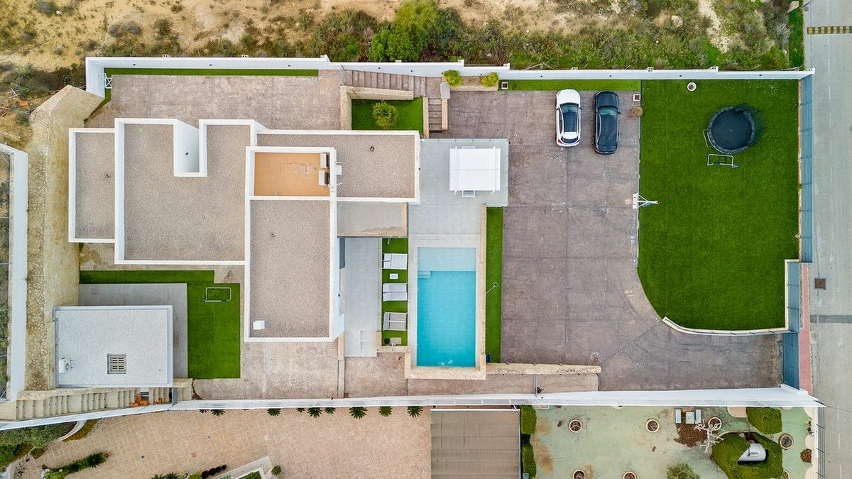 4-bedroom Villa In Algorfa, Spain (283 M²)