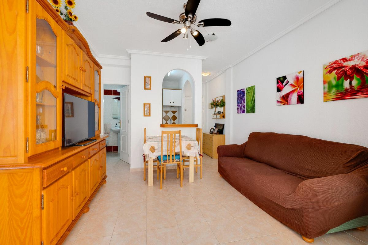 2-bedroom Villa In Torrevieja, Spain (60 M²)