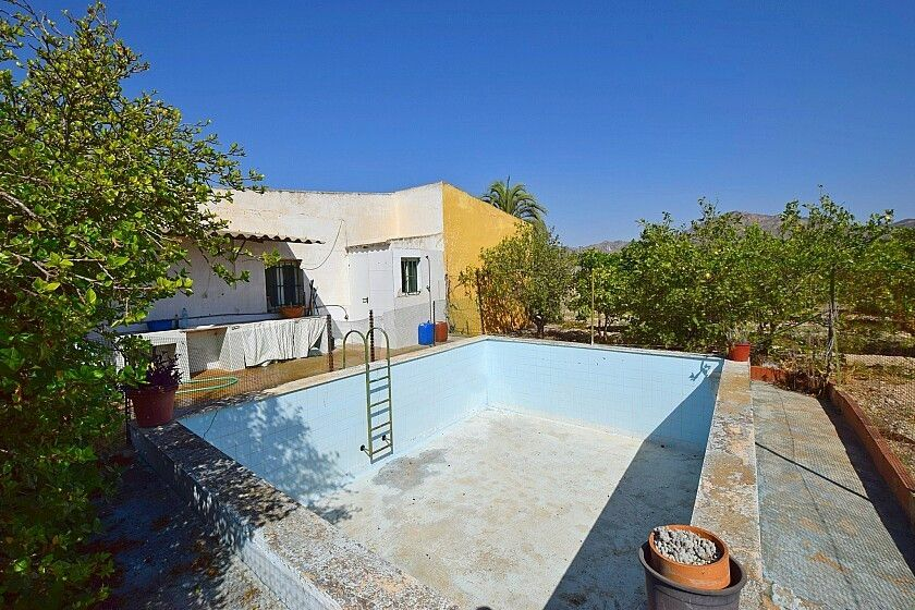 3-bedroom Villa In Albatera, Spain (100 M²)