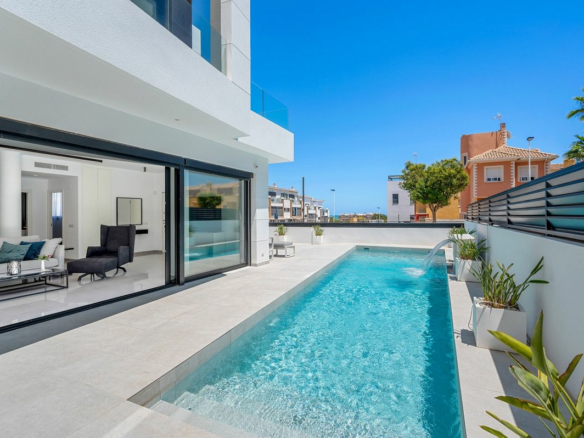 4-bedroom Villa In Guardamar Del Segura, Spain (194 M²)
