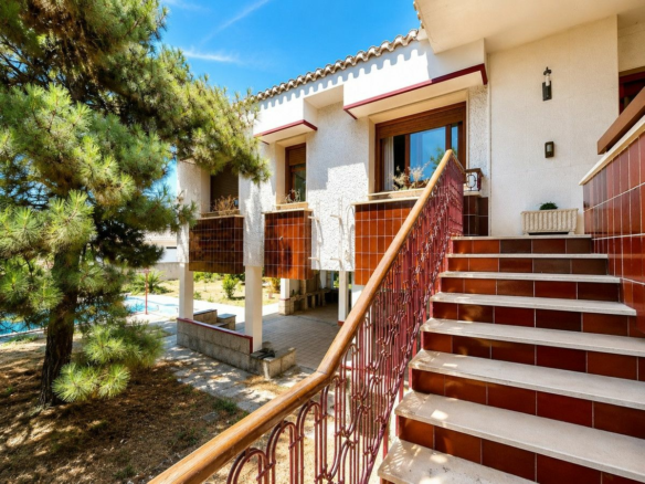 4-bedroom Villa In Santiago De La Ribera, Spain (632 M²)