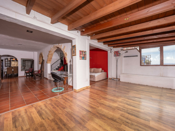 3-bedroom Bungalow In El Campello, Spain (235 M²)