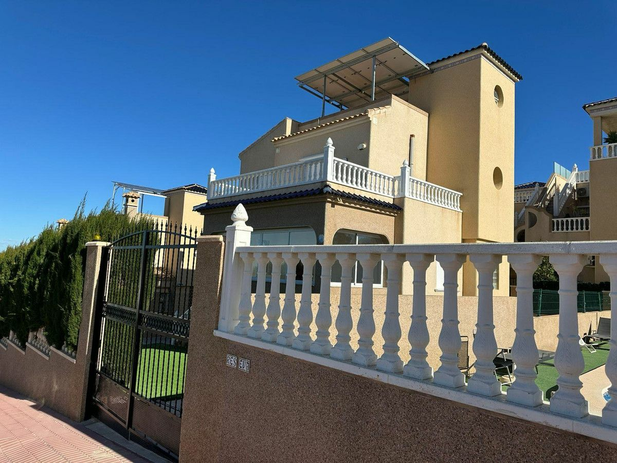 4-bedroom House In Orihuela Costa, Spain (207 M²)