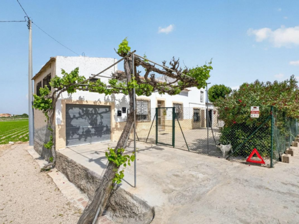3-bedroom Country House In Orihuela, Spain (240 M²)