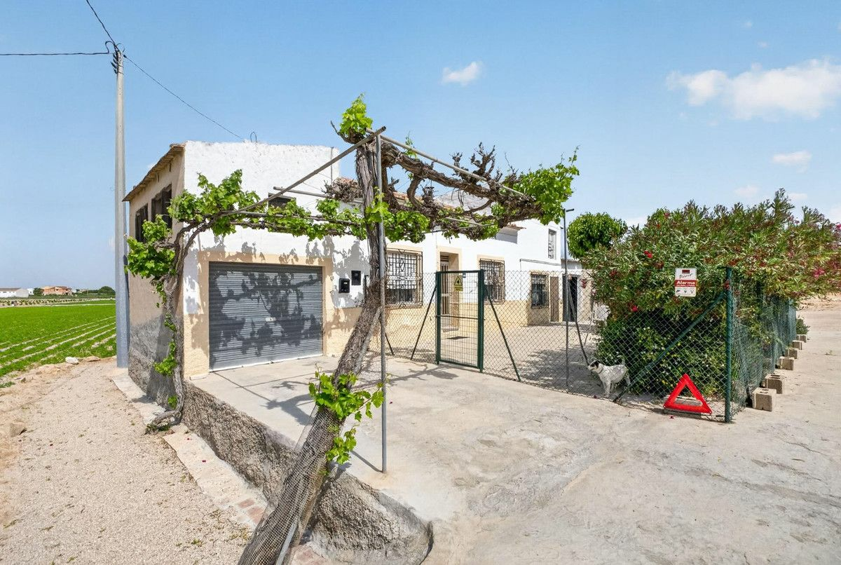 3-bedroom Country House In Orihuela, Spain (240 M²)