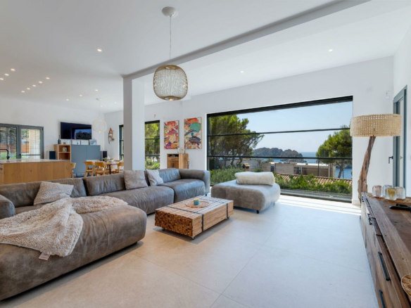 4-bedroom Villa In Calvià, Spain (526 M²)