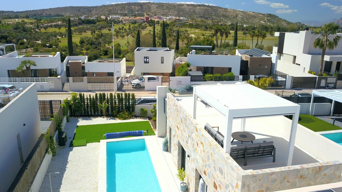 3-bedroom Villa In Algorfa, Spain (118 M²)