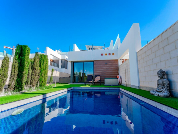 3-bedroom Villa In Benijofar, Spain (162 M²)