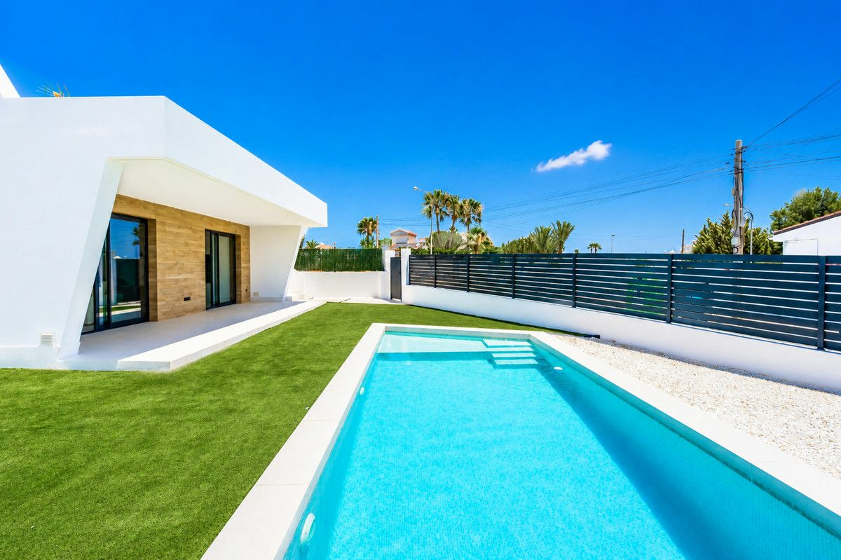 3-bedroom Villa In Rojales, Spain (156 M²)