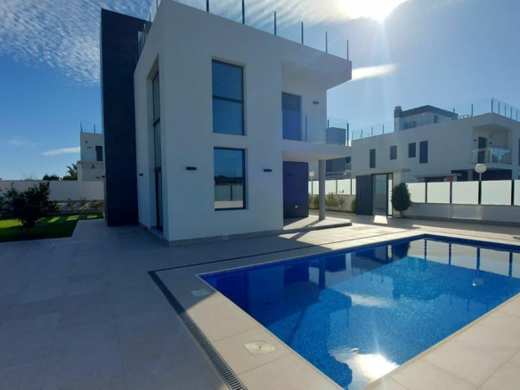 3-bedroom House In Orihuela Costa, Spain (190 M²)