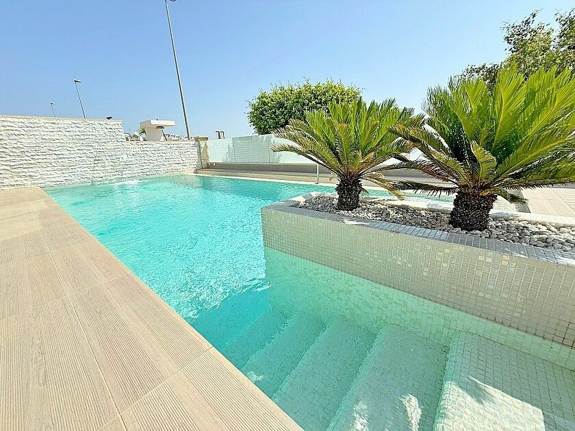 5-bedroom Villa In San Miguel De Salinas, Spain (316 M²)