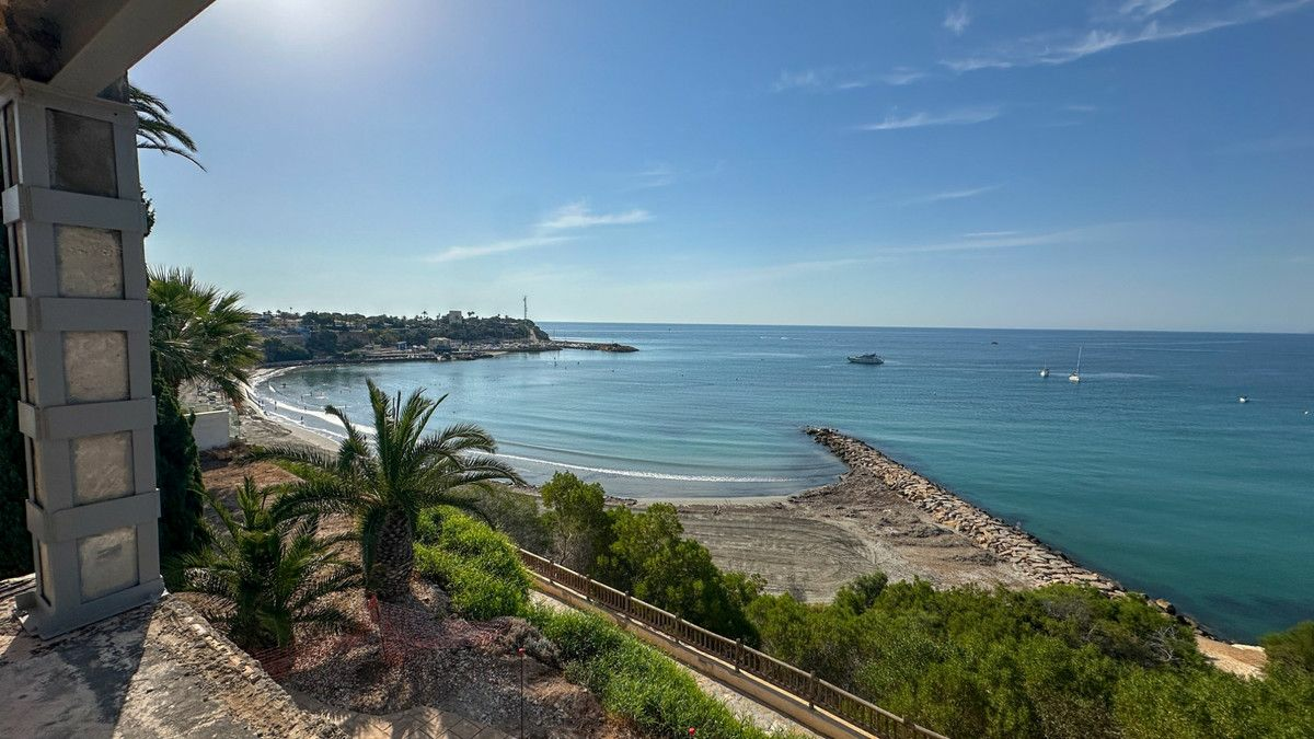 5-bedroom Villa In Cabo Roig, Spain (668 M²)