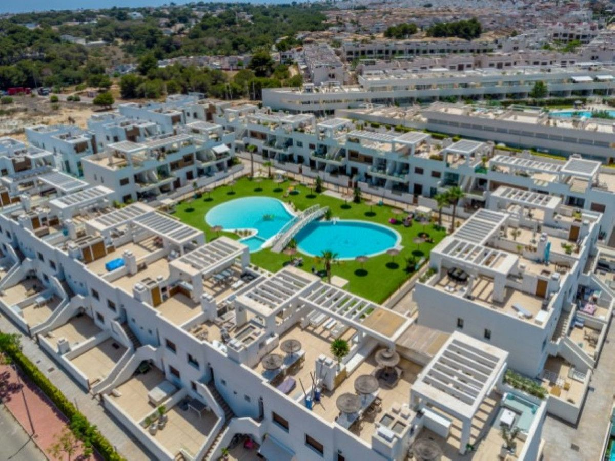 4-bedroom Villa In Torrevieja, Spain (194 M²)