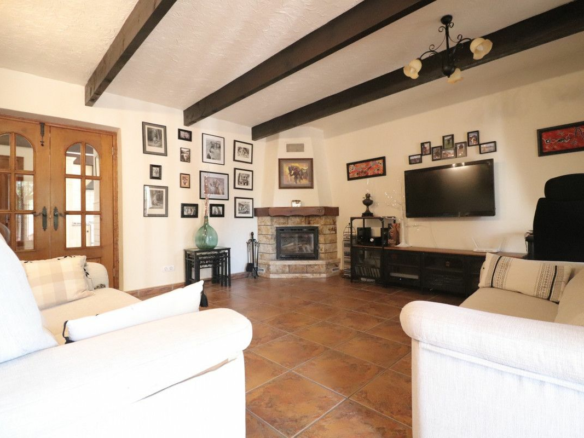4-bedroom Villa In Albatera, Spain (231 M²)