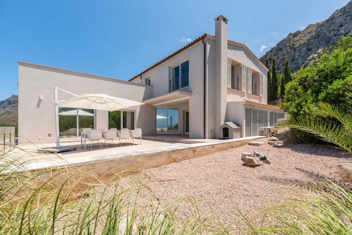 5-bedroom Villa In Colònia De Sant Pere, Spain (500 M²)