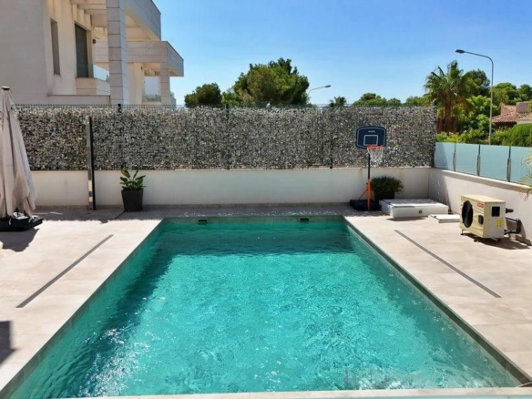 5-bedroom Villa In Orihuela Costa, Spain (200 M²)
