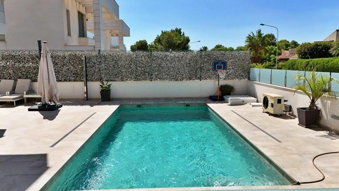 5-bedroom Villa In Orihuela Costa, Spain (200 M²)