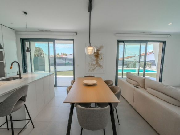 3-bedroom Villa In Rojales, Spain (156 M²)