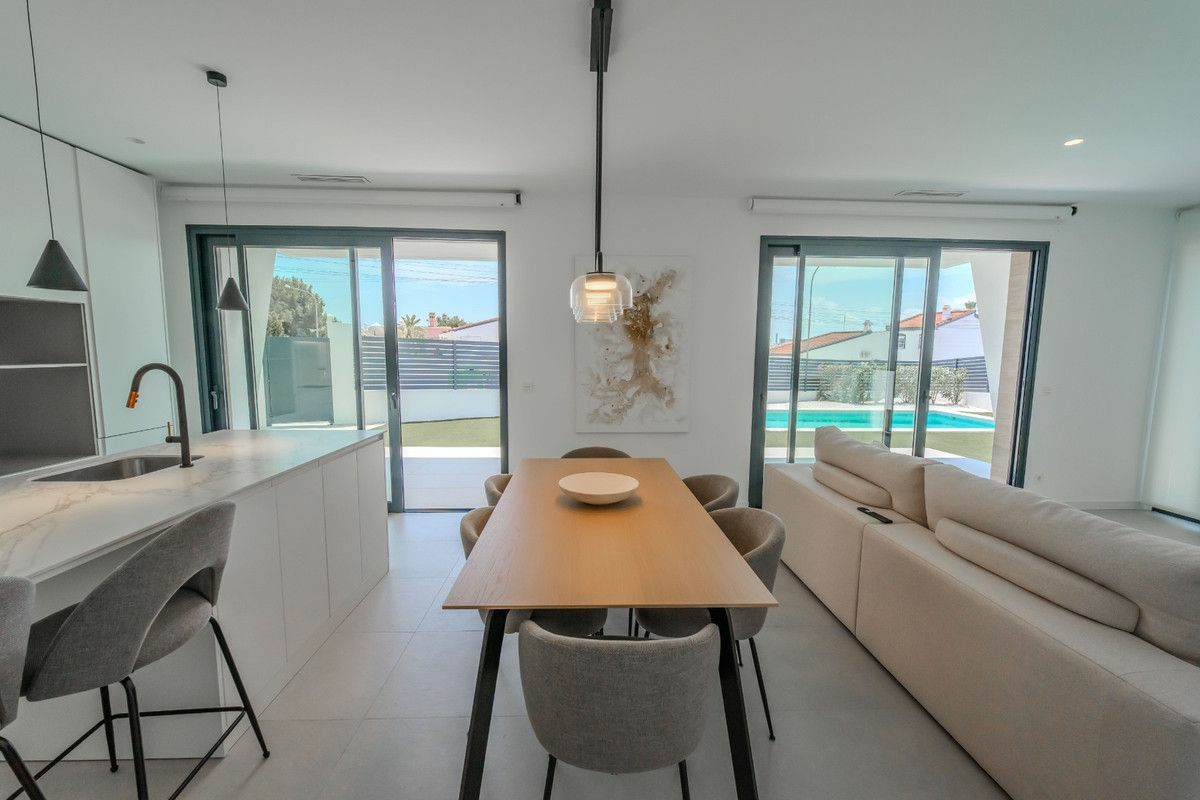 3-bedroom Villa In Rojales, Spain (156 M²)