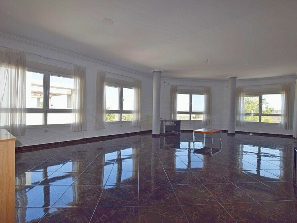 7-bedroom House In San Miguel De Salinas, Spain (400 M²)