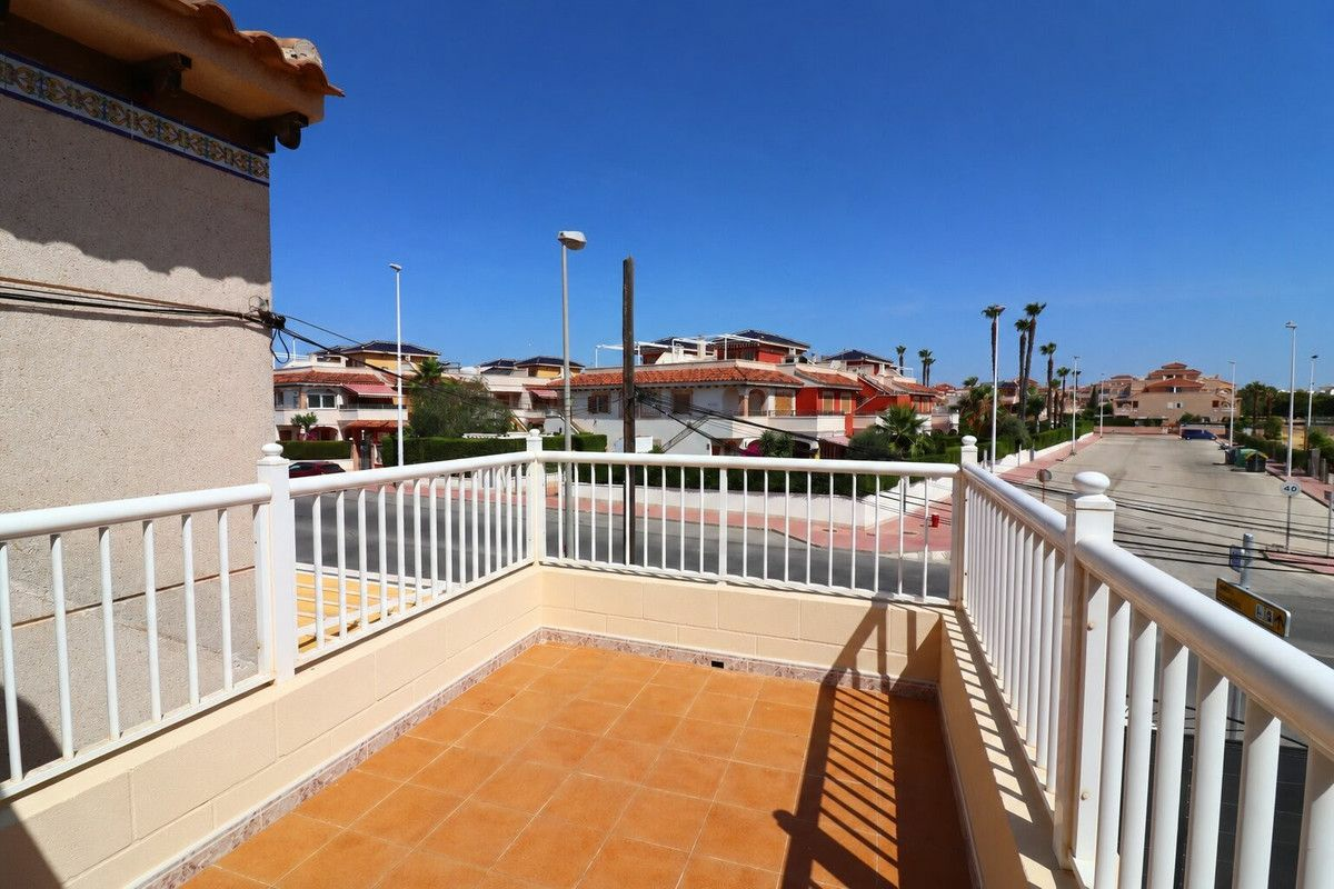 2-bedroom Apartment In Orihuela Costa, Spain (52 M²)