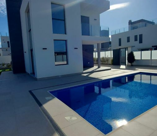 3-bedroom House In Orihuela Costa, Spain (190 M²)