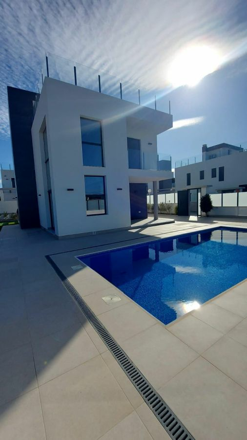 3-bedroom House In Orihuela Costa, Spain (190 M²)