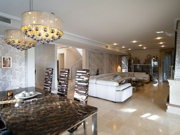 5-bedroom Villa In Torrevieja, Spain (469 M²)