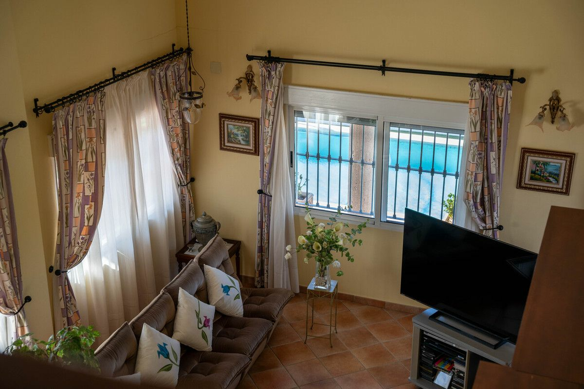 5-bedroom Country House In Orihuela, Spain (495 M²)