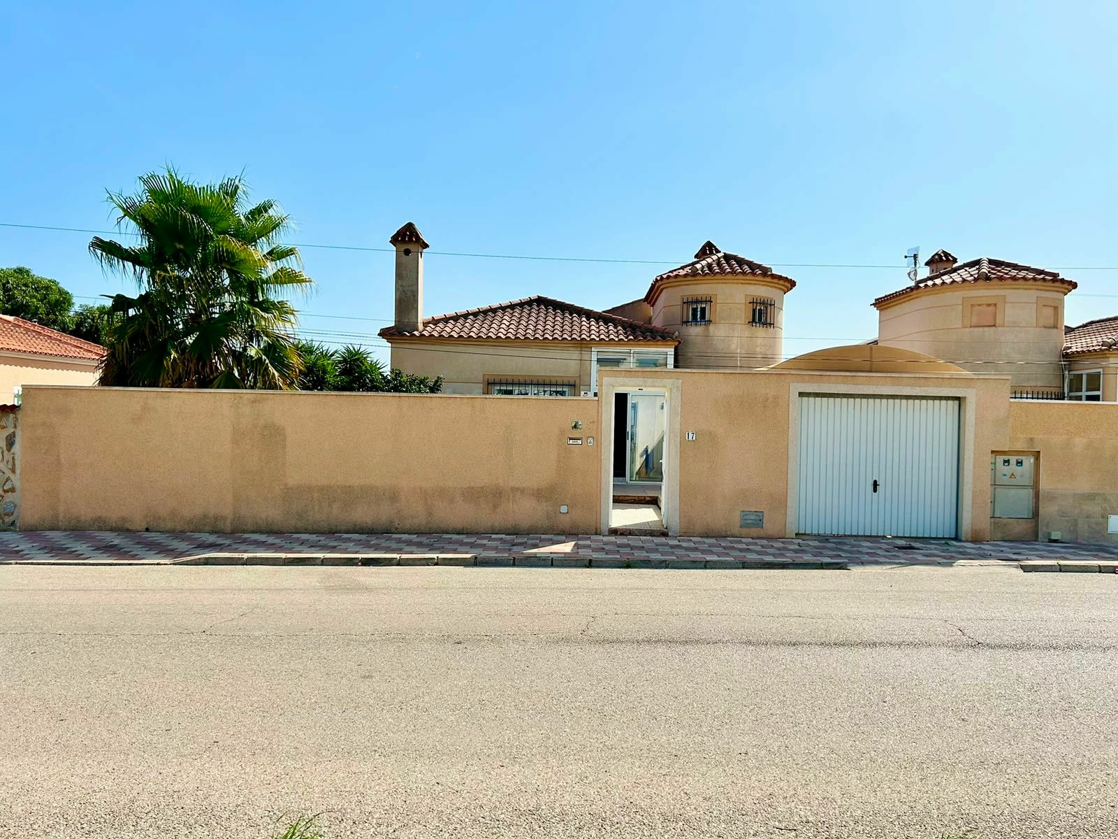 3-bedroom Villa In Torrevieja, Spain (126 M²)
