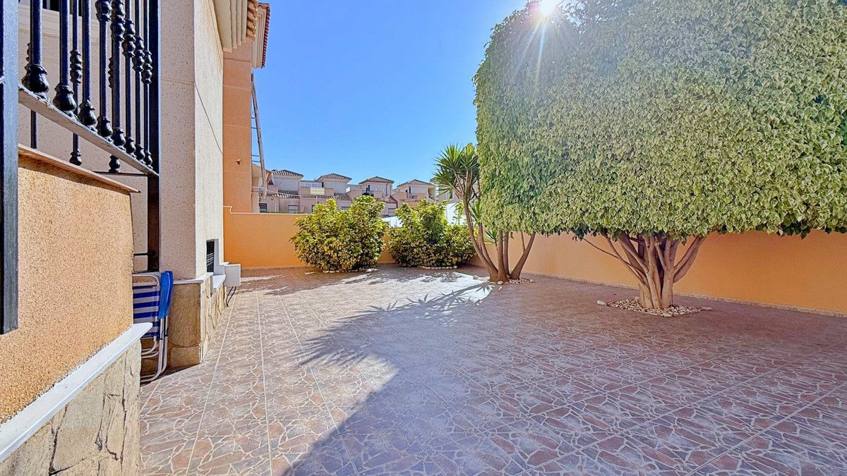 4-bedroom Villa In Torrevieja, Spain (198 M²)