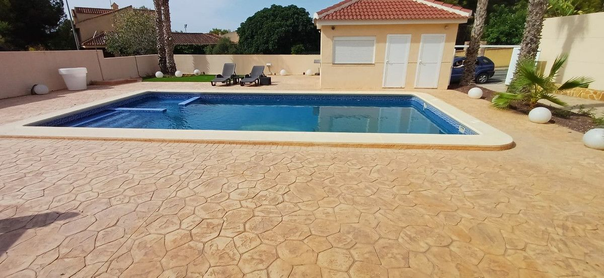 5-bedroom Villa In Algorfa, Spain (290 M²)