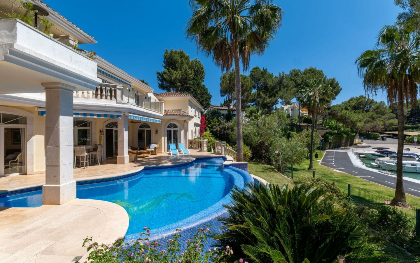 6-bedroom Villa In Calvià, Spain (614 M²)