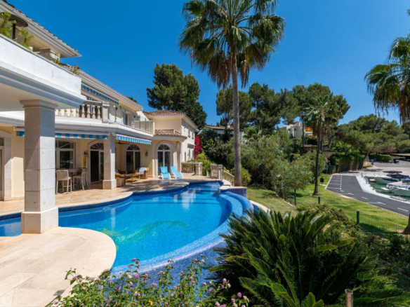 6-bedroom Villa In Calvià, Spain (614 M²)