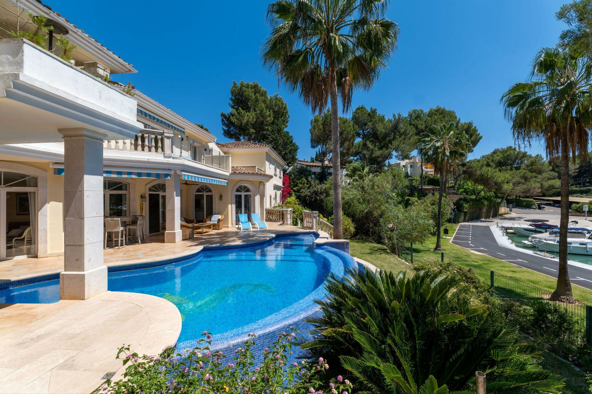 6-bedroom Villa In Calvià, Spain (614 M²)