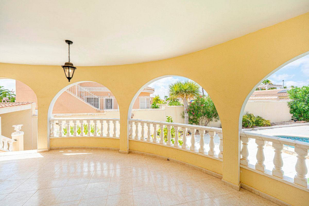 3-bedroom Villa In Rojales, Spain (151 M²)