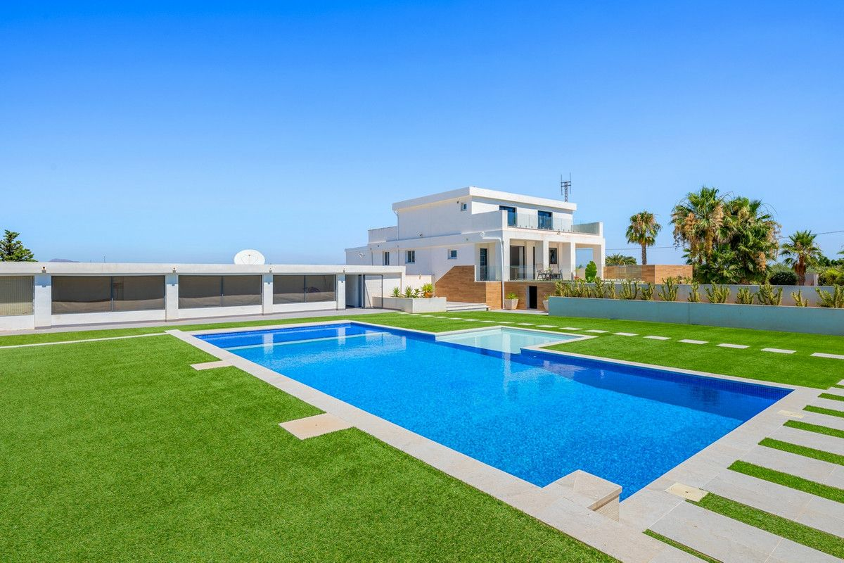 8-bedroom Country House In Los Montesinos, Spain (790 M²)